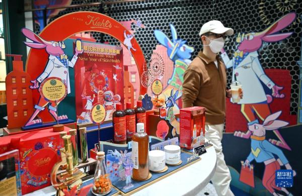 海口国际免税城里的“兔年”商品 海口国际免税城里的“兔年”商品