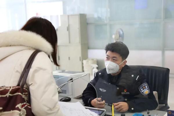 直击上海出入境管理部门恢复办证首日