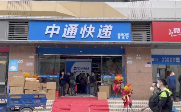 深港有序恢复通关后，口岸周边热闹繁忙，年味足！