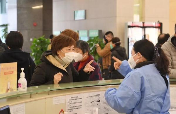 直击上海出入境管理部门恢复办证首日
