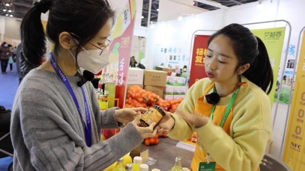 青山绿水中孕育出“好产品”成了抢手货——浙江农博会首日展销观察