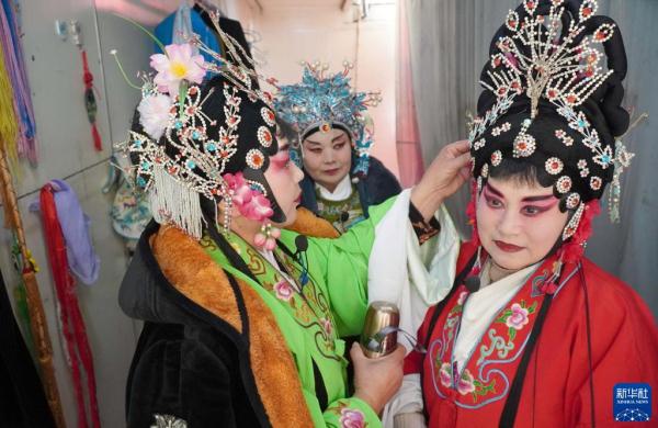 山东:寒冬时节送戏下乡 山东:寒冬时节送戏下乡