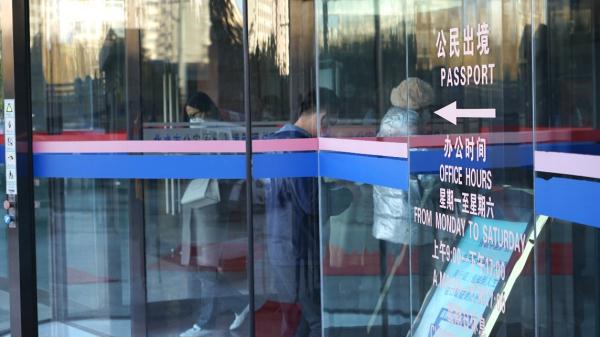 探访北京市公安局出入境接待大厅：证件办理量明显增加