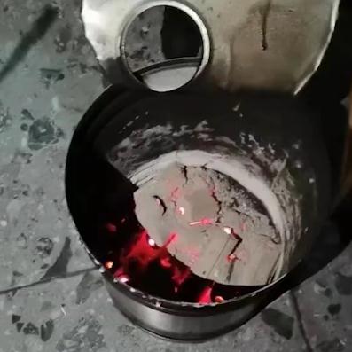 夫妻烧炭取暖中毒晕倒！13岁儿子听到响动救回爸妈性命