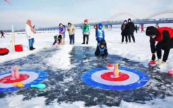 大众冰雪季持续升温,超10万游客到松花江冰雪嘉年华“赏冰乐雪” 大众冰雪季持续升温,超10万游客到松花江冰雪嘉年华“赏冰乐雪”