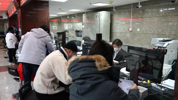 探访北京市公安局出入境接待大厅：证件办理量明显增加