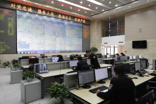 这三个数字的守护,永不掉线——重庆110接处警跑出“加速度” 这三个数字的守护,永不掉线——重庆110接处警跑出“加速度”