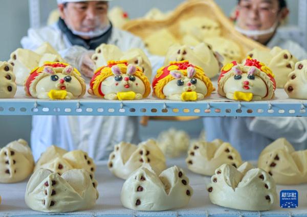山东荣成:花饽饽“蒸”出致富路 山东荣成:花饽饽“蒸”出致富路