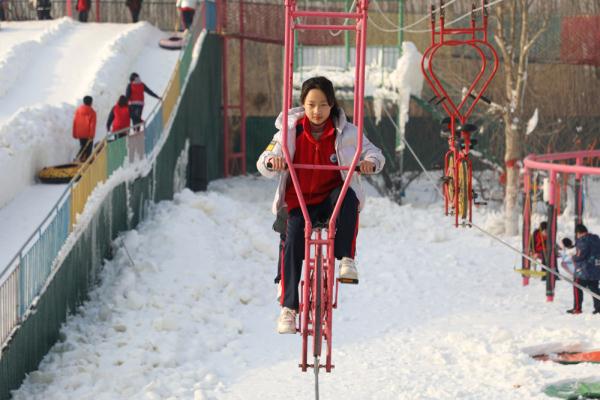河北香河：冰雪运动让冬季旅游“热”起来