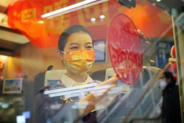 春运列车，喜气洋洋！