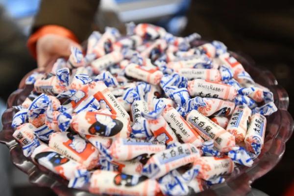 春运列车，喜气洋洋！