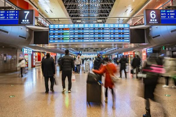 春运列车，喜气洋洋！