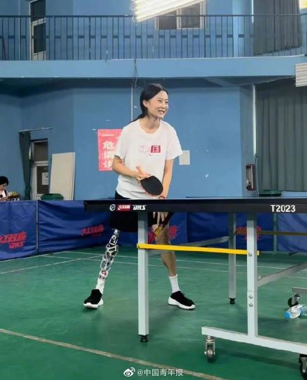 钢腿女孩牛钰当宣人大代表 钢腿女孩牛钰当宣人大代表