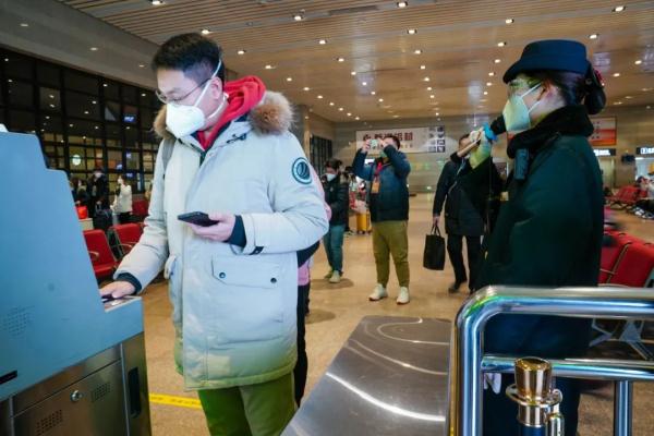 春运列车，喜气洋洋！