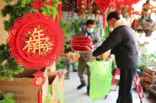 河北邢台邢东新区：花卉饰品受青睐