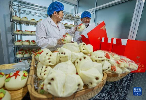 山东荣成:花饽饽“蒸”出致富路 山东荣成:花饽饽“蒸”出致富路