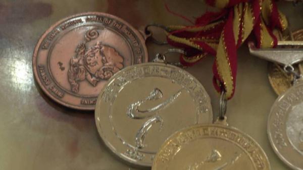 励志！全国残运会冠军转行，开按摩店帮27位盲人就业