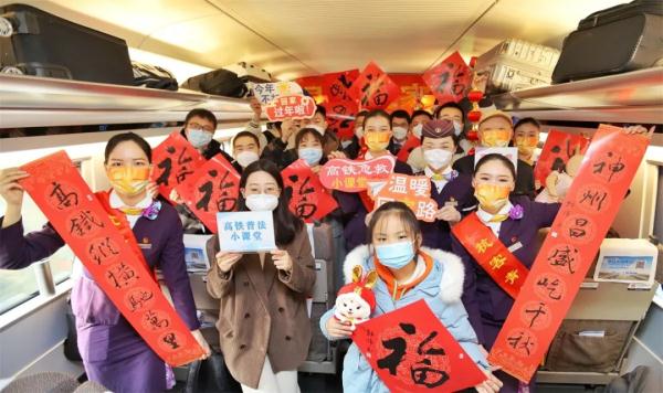 春运列车，喜气洋洋！