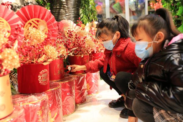 河北邢台邢东新区：花卉饰品受青睐