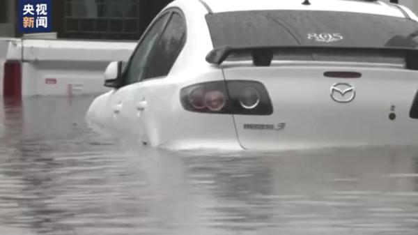 美国加州多地强降雨 超三千万人面临洪水风险