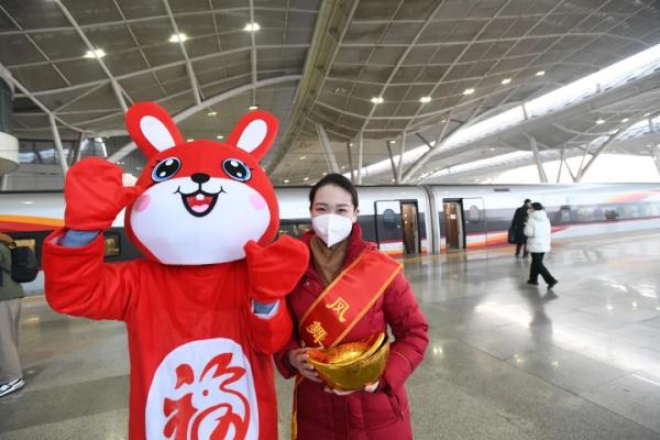 春运列车，喜气洋洋！