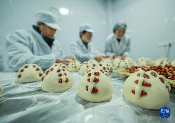 山东荣成:花饽饽“蒸”出致富路 山东荣成:花饽饽“蒸”出致富路