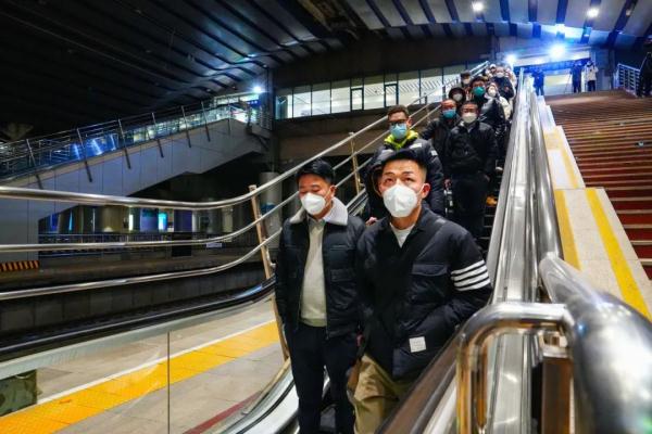 春运列车，喜气洋洋！