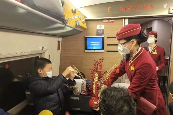 春运列车，喜气洋洋！