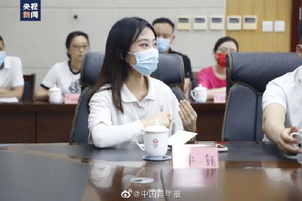 钢腿女孩牛钰当宣人大代表 钢腿女孩牛钰当宣人大代表