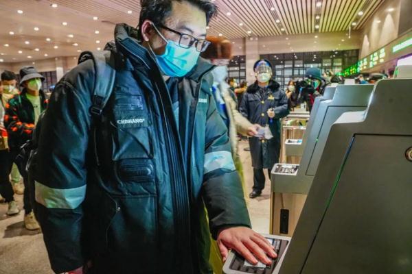 春运列车，喜气洋洋！