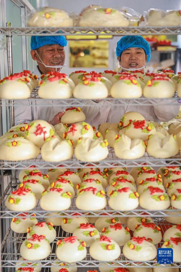 山东荣成:花饽饽“蒸”出致富路 山东荣成:花饽饽“蒸”出致富路