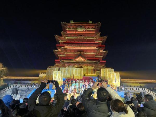 开年逛地标,烟火气里透出经济韧性底色 开年逛地标,烟火气里透出经济韧性底色