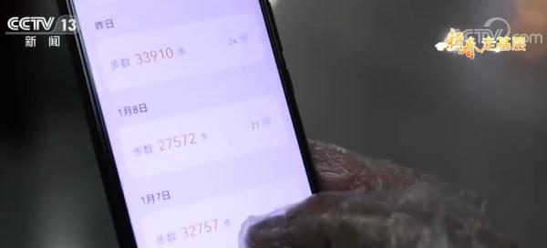 新春走基层｜高铁站里的外卖“跑叔” 日行三万步