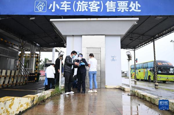 新华全媒+丨跨越琼州海峡的春运爱情——隔海相望的“班长夫妻”