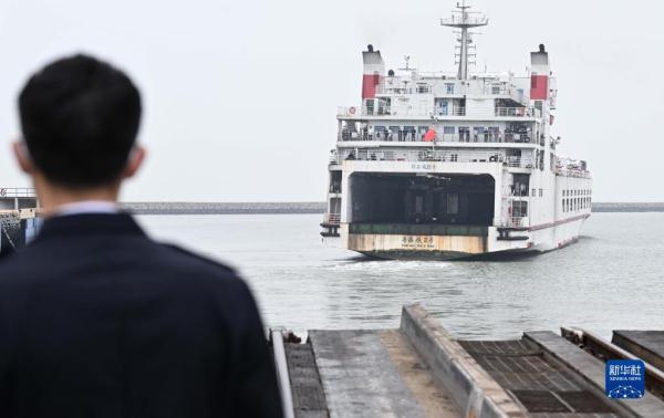 新华全媒+丨跨越琼州海峡的春运爱情——隔海相望的“班长夫妻”