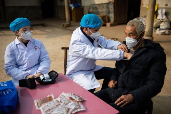 新华全媒+|湖南:村医上门服务让农村防疫有“医”靠 新华全媒+|湖南:村医上门服务让农村防疫有“医”靠