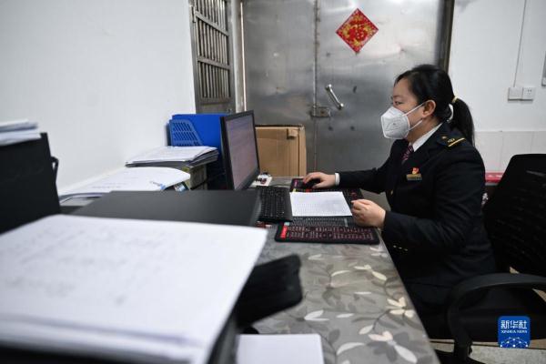 新华全媒+丨跨越琼州海峡的春运爱情——隔海相望的“班长夫妻”