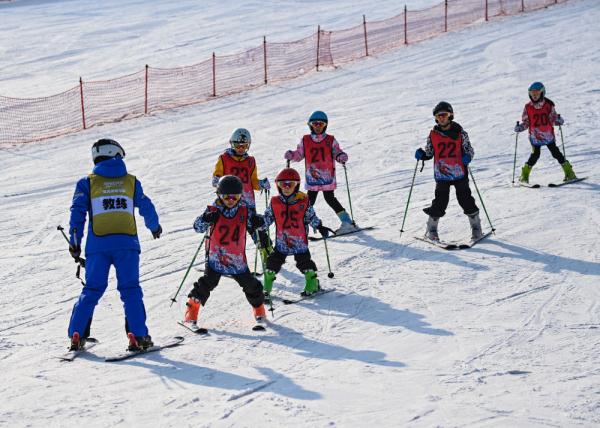 新春走基层|快递小哥李新平的“雪生金”之路 新春走基层|快递小哥李新平的“雪生金”之路