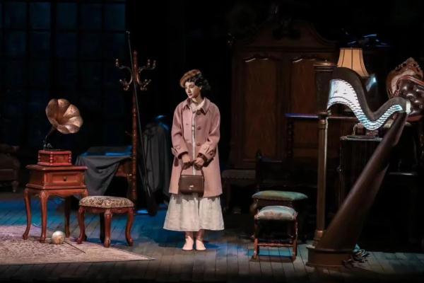 首演成功!何冰新戏亮相,阿瑟·米勒经典首登中国舞台 首演成功!何冰新戏亮相,阿瑟·米勒经典首登中国舞台