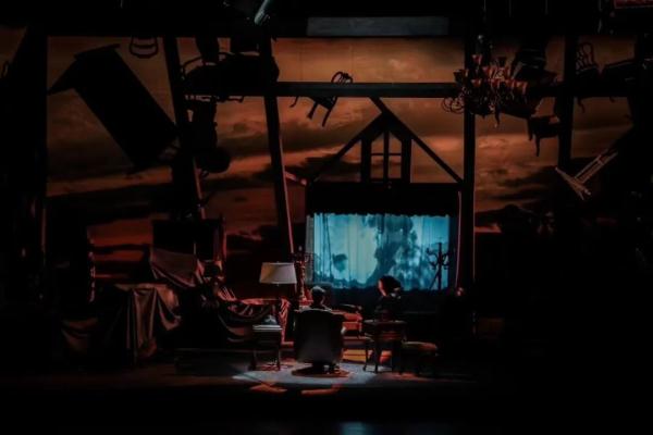 首演成功!何冰新戏亮相,阿瑟·米勒经典首登中国舞台 首演成功!何冰新戏亮相,阿瑟·米勒经典首登中国舞台