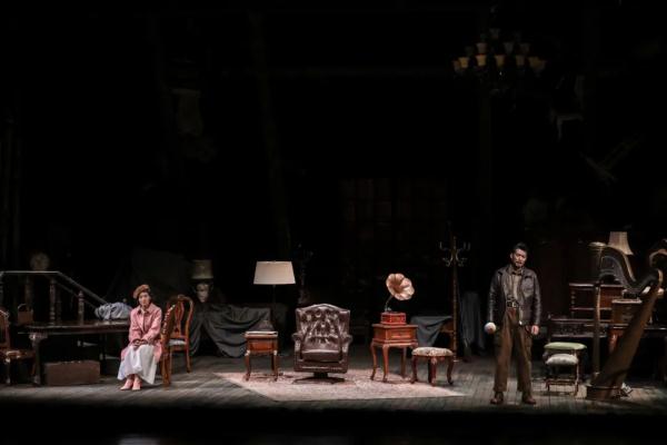 首演成功!何冰新戏亮相,阿瑟·米勒经典首登中国舞台 首演成功!何冰新戏亮相,阿瑟·米勒经典首登中国舞台