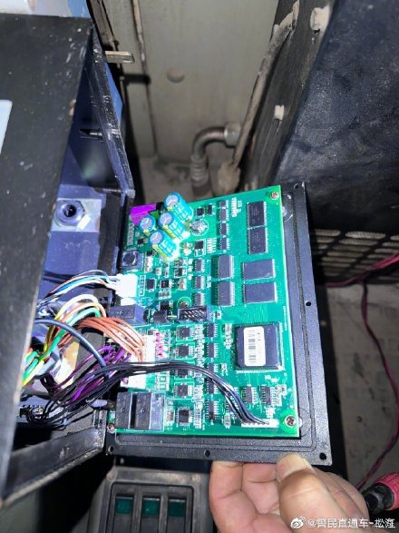 “自产自销” 车辆维修工将偷来的吊车主板又卖回给了失主 刑拘！