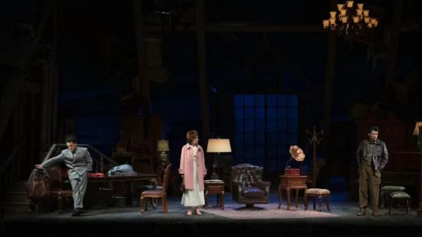 首演成功!何冰新戏亮相,阿瑟·米勒经典首登中国舞台 首演成功!何冰新戏亮相,阿瑟·米勒经典首登中国舞台