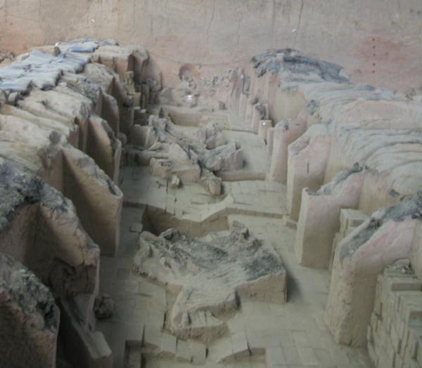 秦始皇兵马俑考古新发现:甬道被人挖开过!可能是项羽干的 秦始皇兵马俑考古新发现:甬道被人挖开过!可能是项羽干的