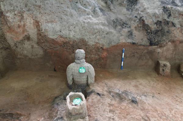 秦始皇兵马俑考古新发现:甬道被人挖开过!可能是项羽干的 秦始皇兵马俑考古新发现:甬道被人挖开过!可能是项羽干的