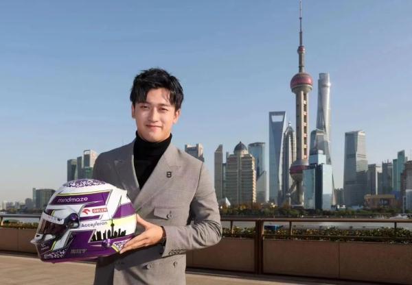 中国首位F1赛车手周冠宇：飞驰人生 向世界展现中国速度