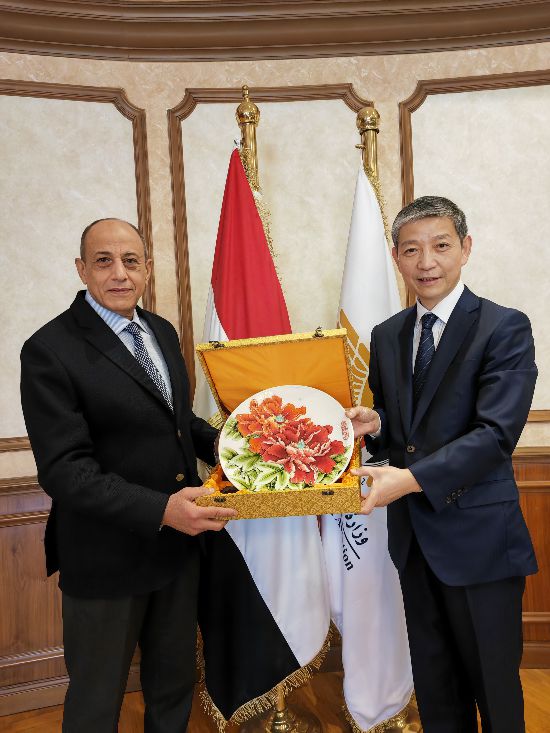 埃及民航部长欢迎中国游客来埃及 埃及民航部长欢迎中国游客来埃及