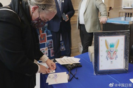 美国发行兔年生肖邮票