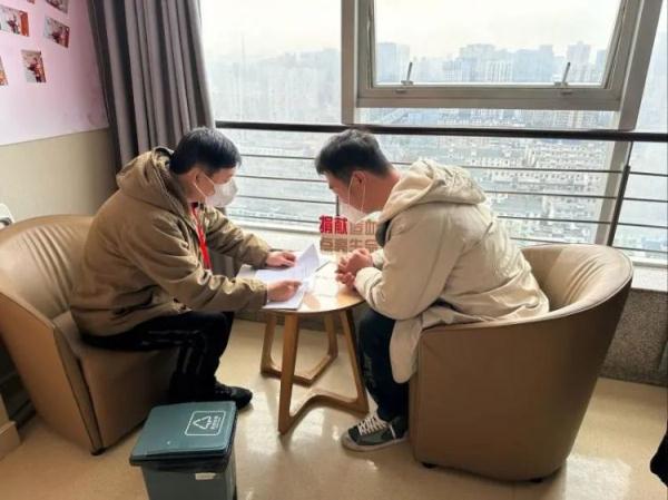 日薪可达近千元，小伙却停工20天，为啥？