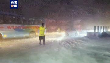 受降雪影响 沪陕高速陕西蓝田段发生拥堵 正陆续放行